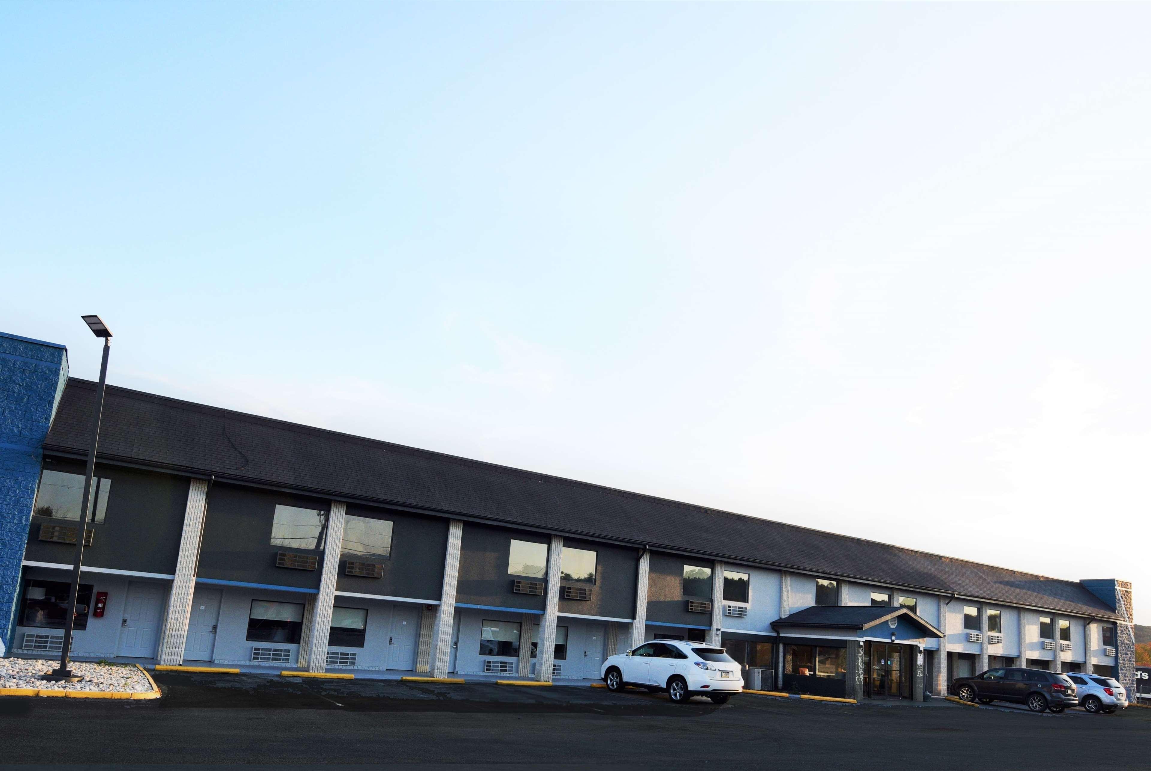 Hotel Baymont By Wyndham Pine Grove I-81 Esterno foto